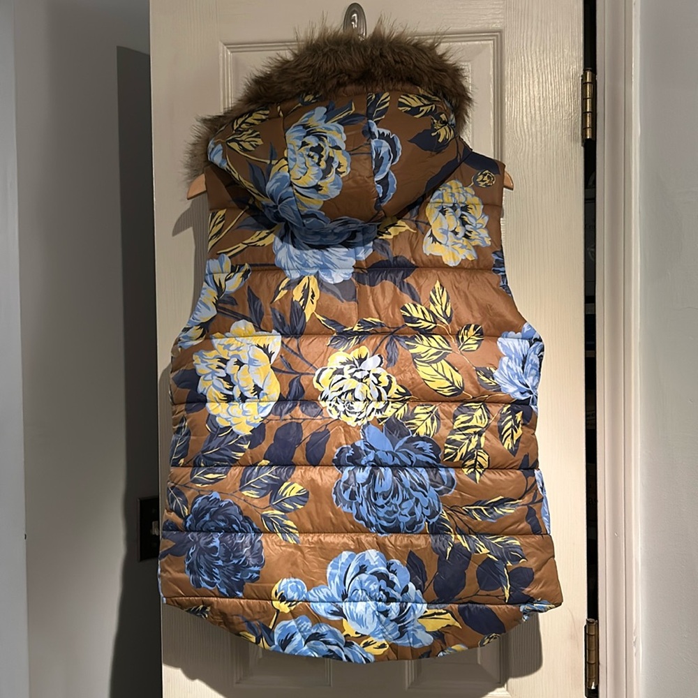 Offline by Aerie Floral Puffer Vest Hoodie w Faux Fur Trim for NWOT Med - Picture 3 of 8